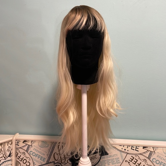 Ombré blonde synthetic wig 24” - Picture 3 of 8